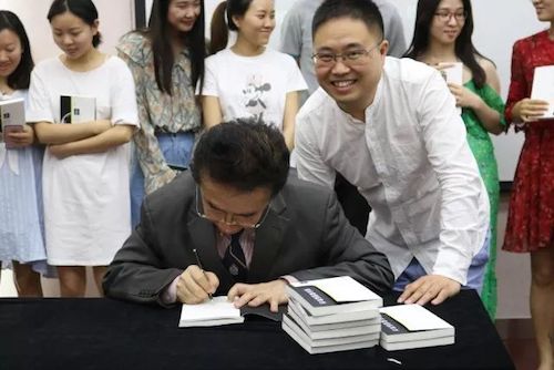人生就是博艺术家石叔诚与特邀艺术家顾平受邀于成都大学东盟艺术学院、音乐与舞蹈学院艺术实践周开展公开课